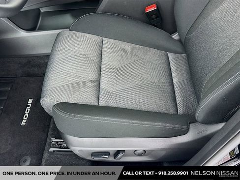 Certified 2025 Nissan Rogue SV FWD image 18