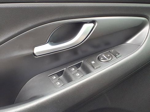 Used 2018 Hyundai Elantra GT w/ Tech Package 03 image 24