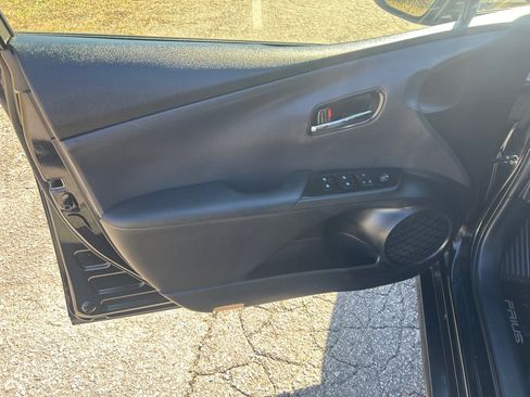 Used 2017 Toyota Prius image 7