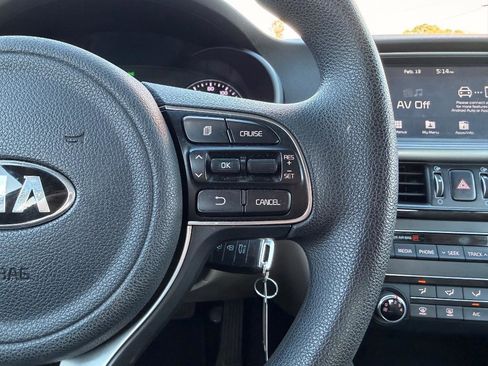 Used 2018 Kia Optima LX w/ 17" Alloy Wheels Package image 12