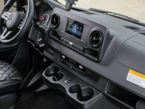 Used 2024 Mercedes-Benz Sprinter 3500 image 23