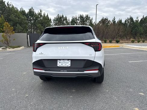 New 2026 Kia Sportage LX FWD image 6