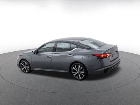 Used 2025 Nissan Altima 2.5 SV FWD image 6