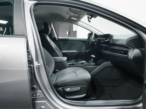 Used 2025 Kia K4 FWD image 32