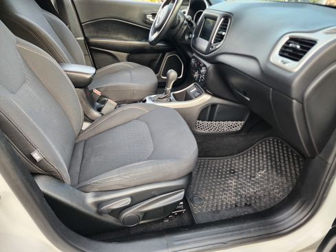 Used 2019 Jeep Compass Sport w/ Cold Weather Group FWD image 11