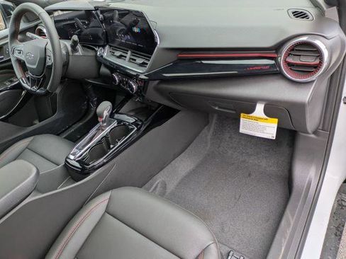 New 2026 Chevrolet Trax RS w/ Sunroof Package FWD image 29