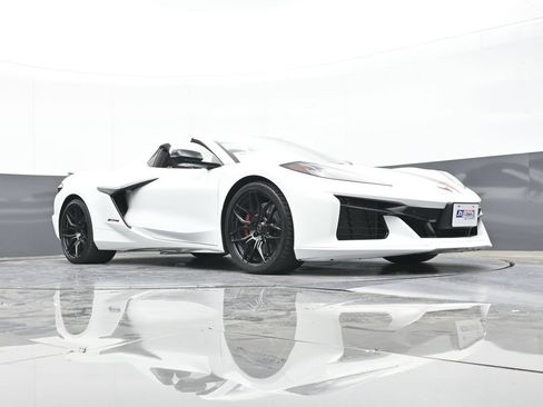 Used 2024 Chevrolet Corvette Z06 RWD image 34