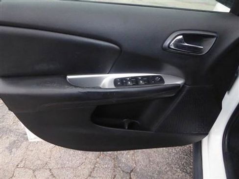 Used 2015 Dodge Journey SXT w/ Flexible Seating Group image 9