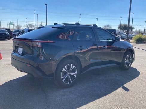 Used 2024 Toyota bZ4X XLE w/ Weather Package image 5
