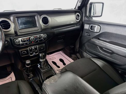 Used 2019 Jeep Wrangler Unlimited Sahara w/ Dual Top Group AWD/4WD image 22