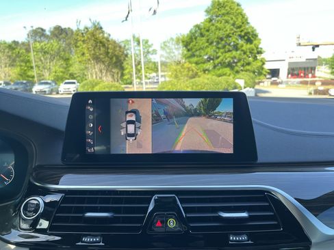 Used 2019 BMW M550i xDrive w/ Premium Package image 25