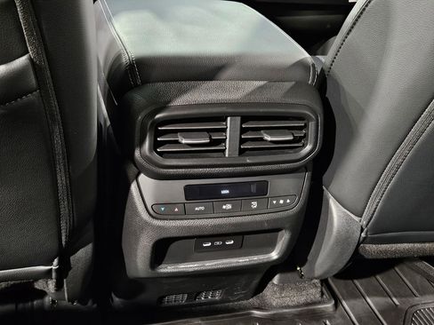 Used 2025 Honda Pilot Touring image 37