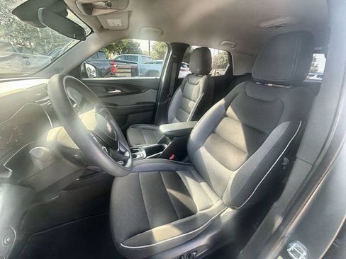 Used 2023 Chevrolet TrailBlazer LT FWD image 18