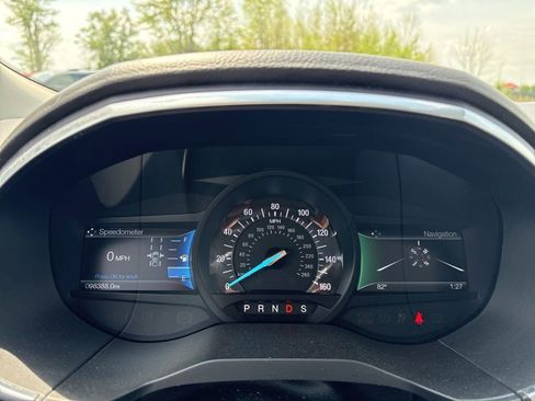 Used 2018 Ford Edge Titanium w/ Equipment Group 302A AWD/4WD image 27