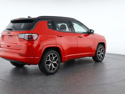 Used 2025 Jeep Compass Limited image 9