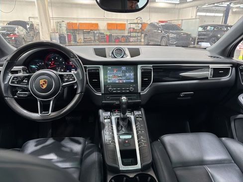 Used 2018 Porsche Macan image 26