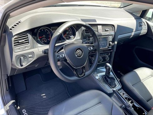 Certified 2021 Volkswagen Golf 4-Door FWD image 14