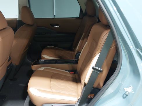 New 2026 Nissan Pathfinder Platinum AWD/4WD image 21