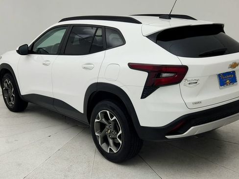 Used 2025 Chevrolet Trax LT w/ Driver Confidence Package FWD image 6
