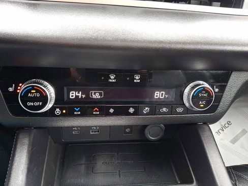 Used 2023 Mitsubishi Outlander SEL image 15