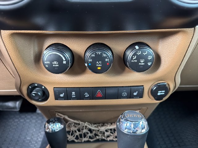 Used 2014 Jeep Wrangler Unlimited Rubicon w/ Connectivity Group AWD/4WD image 14