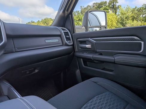 New 2026 RAM 2500 Big Horn AWD/4WD image 17