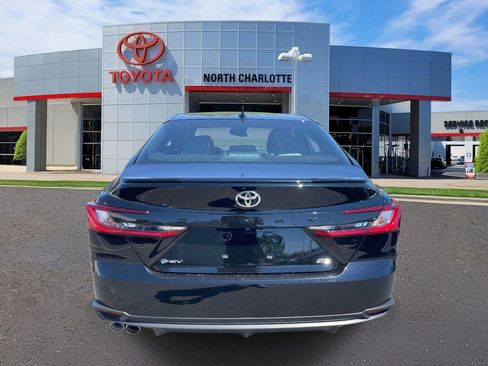Used 2025 Toyota Camry SE FWD image 9