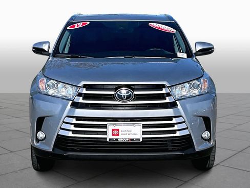 Certified 2019 Toyota Highlander XLE image 3