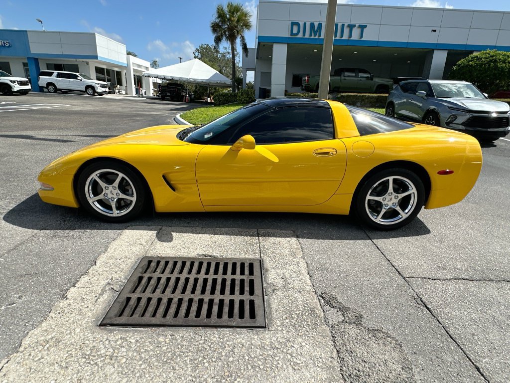 Used 2002 Chevrolet Corvette Coupe w/ Preferred Equipment Group2 RWD image 8