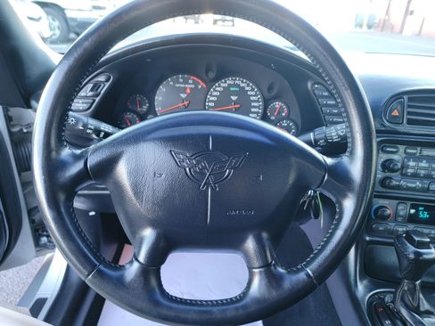 Used 2000 Chevrolet Corvette Coupe w/ Memory Pkg RWD image 18