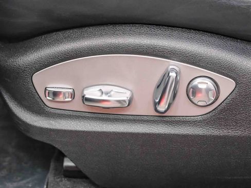 Used 2023 Porsche Macan AWD/4WD image 28