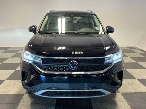 Certified 2024 Volkswagen Taos SE FWD image 2