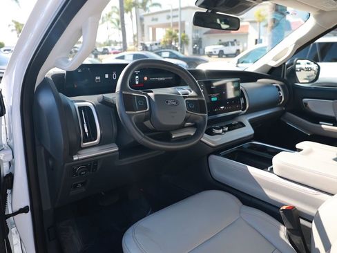Used 2025 Ford Expedition Max Active AWD/4WD image 16