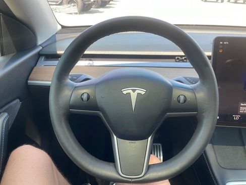 Used 2022 Tesla Model Y Performance AWD/4WD image 9