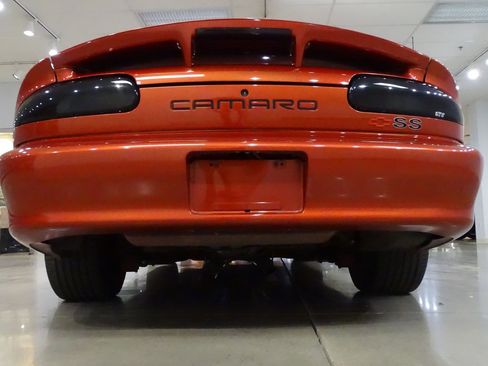 Used 2001 Chevrolet Camaro Z28 w/ SS Performance/Appearance Pkg RWD image 13