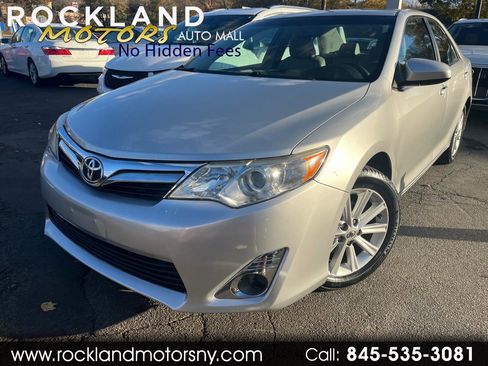 Used 2012 Toyota Camry XLE image 1