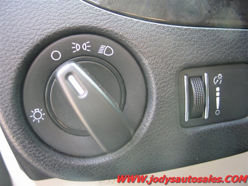 Used 2016 Dodge Grand Caravan SXT w/ Rear Park Assist Package FWD image 8