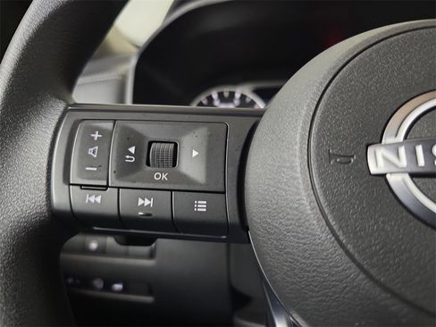 Used 2024 Nissan Rogue SV image 20