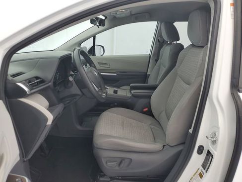 Used 2021 Toyota Sienna LE FWD image 16