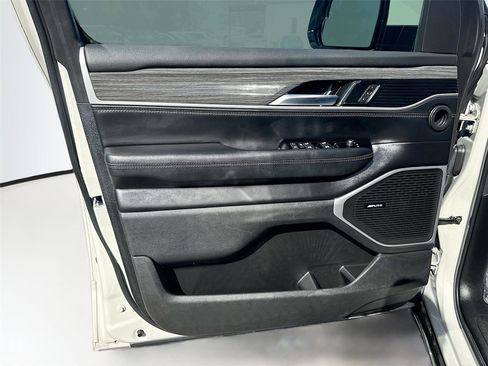 Used 2022 Jeep Wagoneer Series III image 18