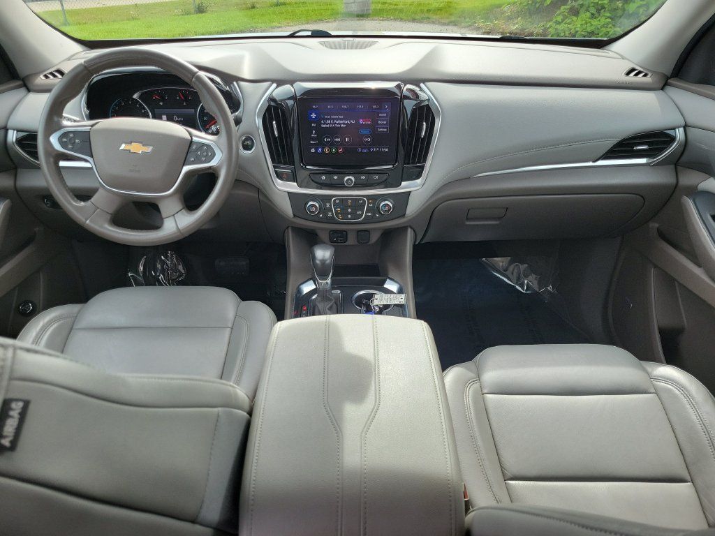 Used 2021 Chevrolet Traverse LT w/ LT Premium Package AWD/4WD image 14