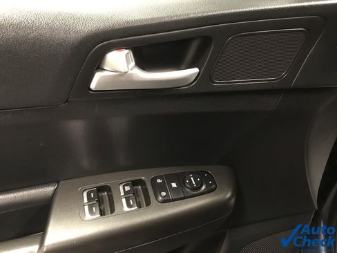 Used 2020 Kia Sportage LX image 20