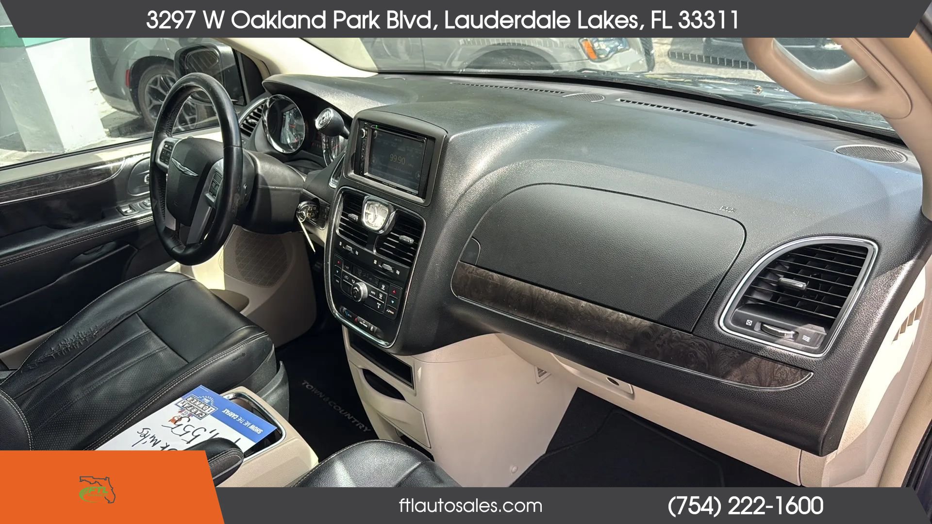Used 2014 Chrysler Town & Country Touring-L FWD image 34