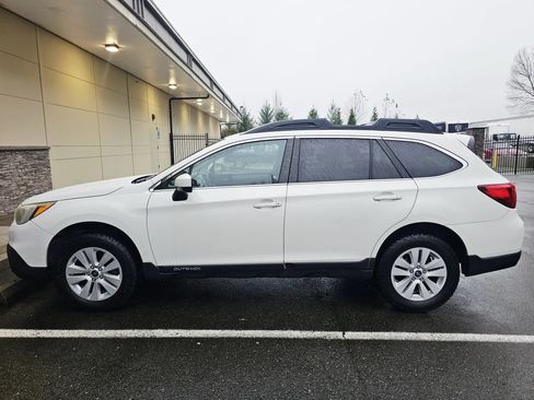 Used 2015 Subaru Outback 2.5i Premium AWD/4WD image 2