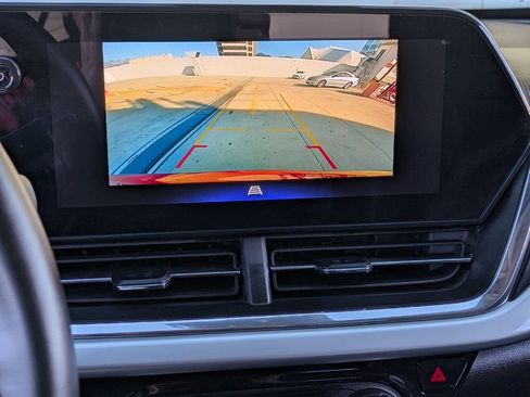 Used 2025 Chevrolet Trax LT w/ LT Convenience Package image 16