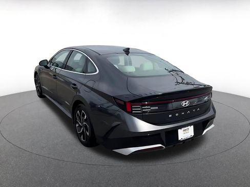 Used 2025 Hyundai Sonata SEL FWD image 11