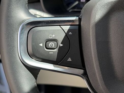 Certified 2025 Volvo XC40 B5 Ultra w/ Protection Package Premier AWD/4WD image 27