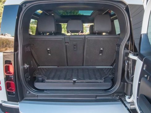 Used 2025 Land Rover Defender 90 S image 49