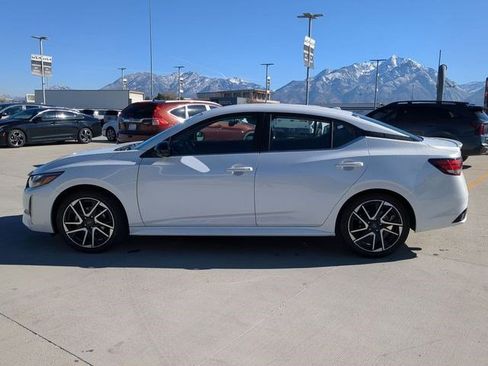 Used 2025 Nissan Sentra SR FWD image 4