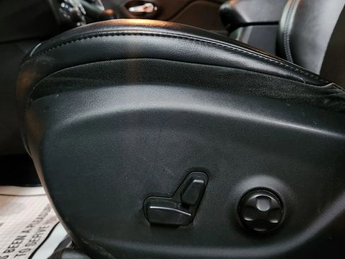 Used 2019 Jeep Cherokee Latitude Plus w/ Cold Weather Group image 12